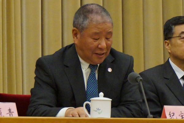 中国职业技术教育学会会长纪宝成主持大会